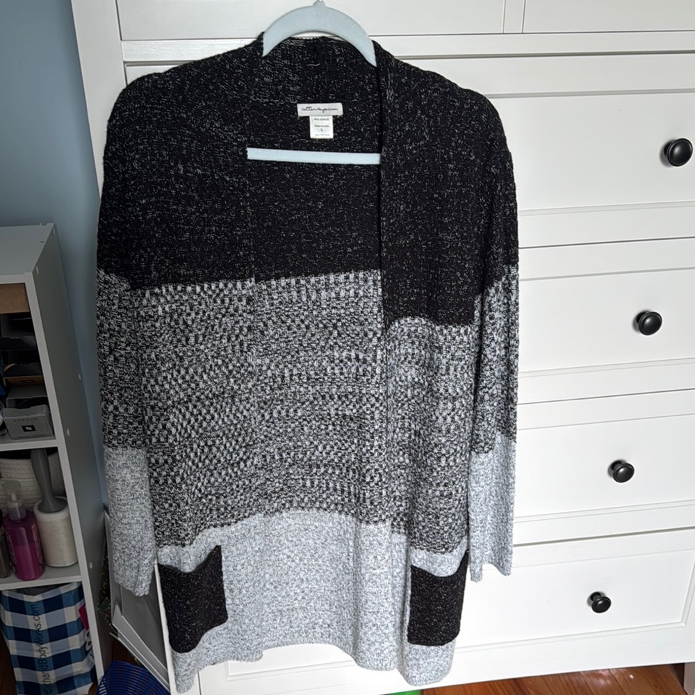 Women's Black and Gray Sweater